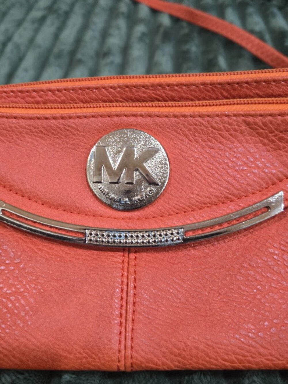Michael Kors Vibrant Orange Crossbody, Clutch Handle, Three Pockets - Picture 4 of 11